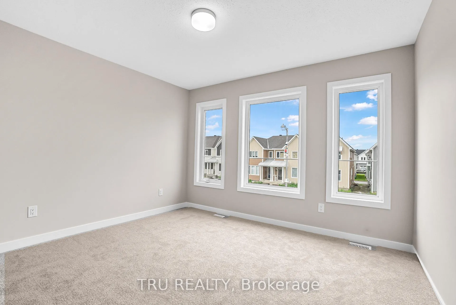 Photo 19 of 517 Oldenburg Avenue, Ottawa, Btwn Franktown Rd. & Fallowfield Rd. — HOMEH