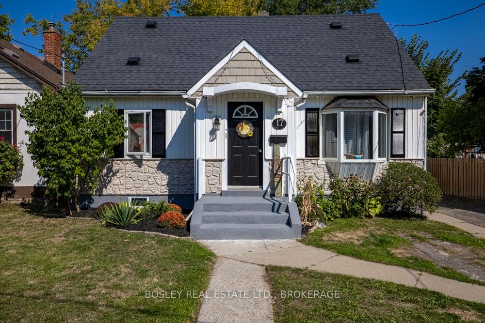 Photo 2 of 17 Mccalla Drive, St. Catharines, Fairview — HOMEH