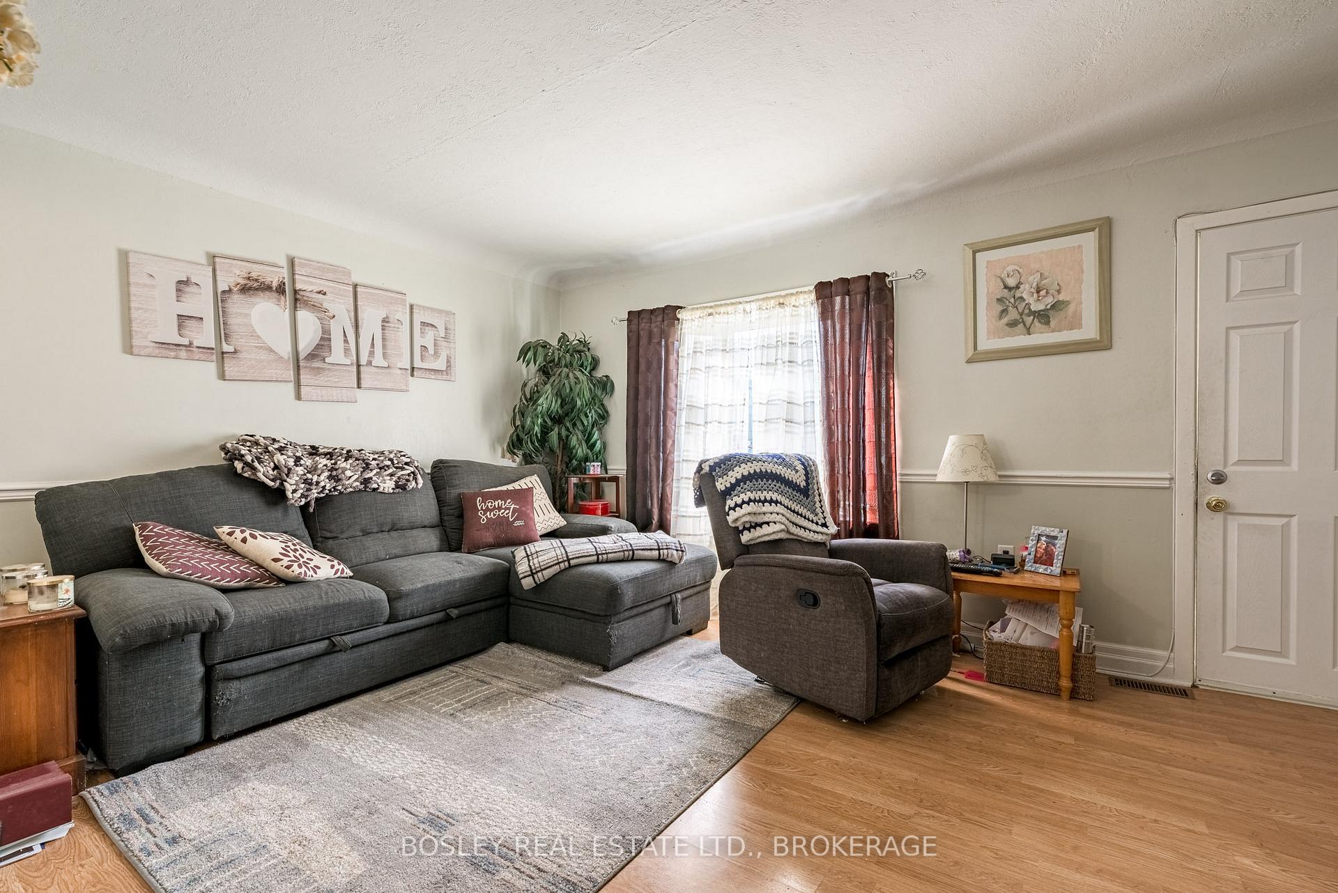 Photo 3 of 17 Mccalla Drive, St. Catharines, Fairview — HOMEH