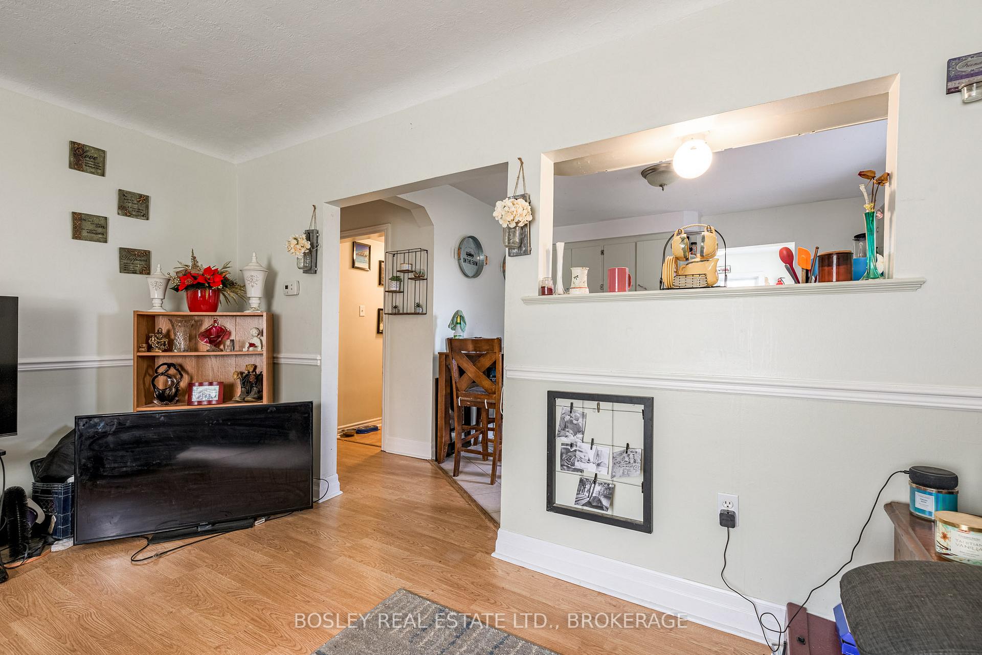 Photo 4 of 17 Mccalla Drive, St. Catharines, Fairview — HOMEH