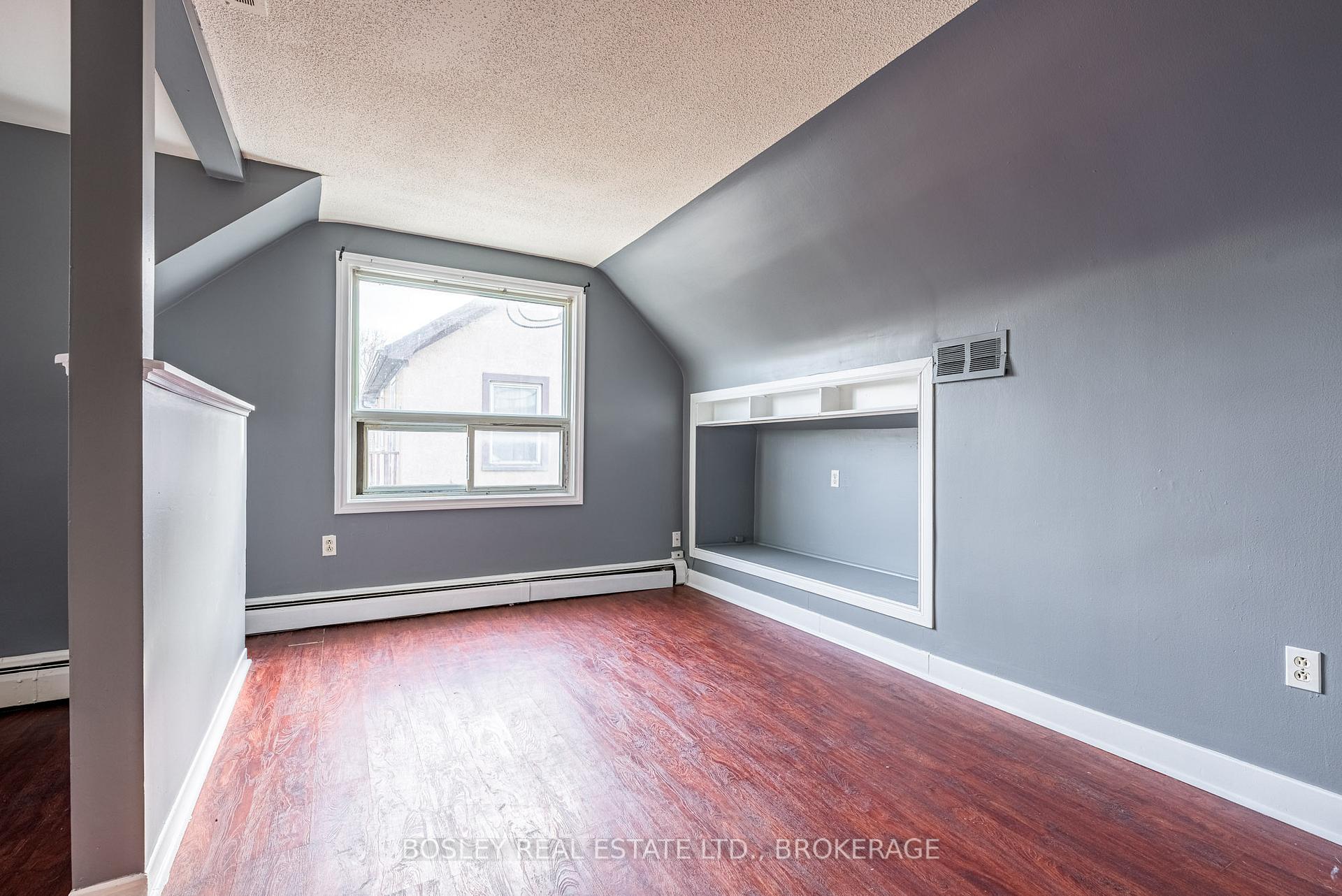 Photo 11 of 17 Mccalla Drive, St. Catharines, Fairview — HOMEH