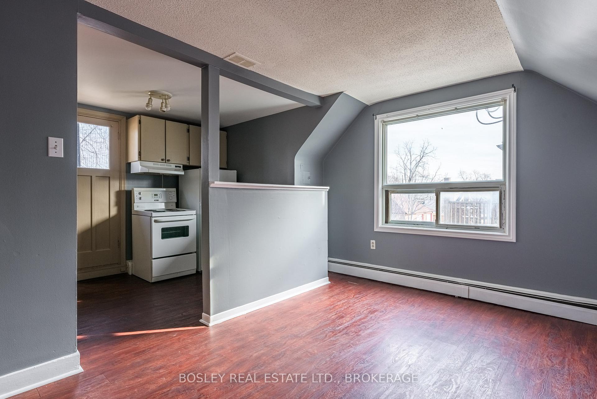 Photo 12 of 17 Mccalla Drive, St. Catharines, Fairview — HOMEH