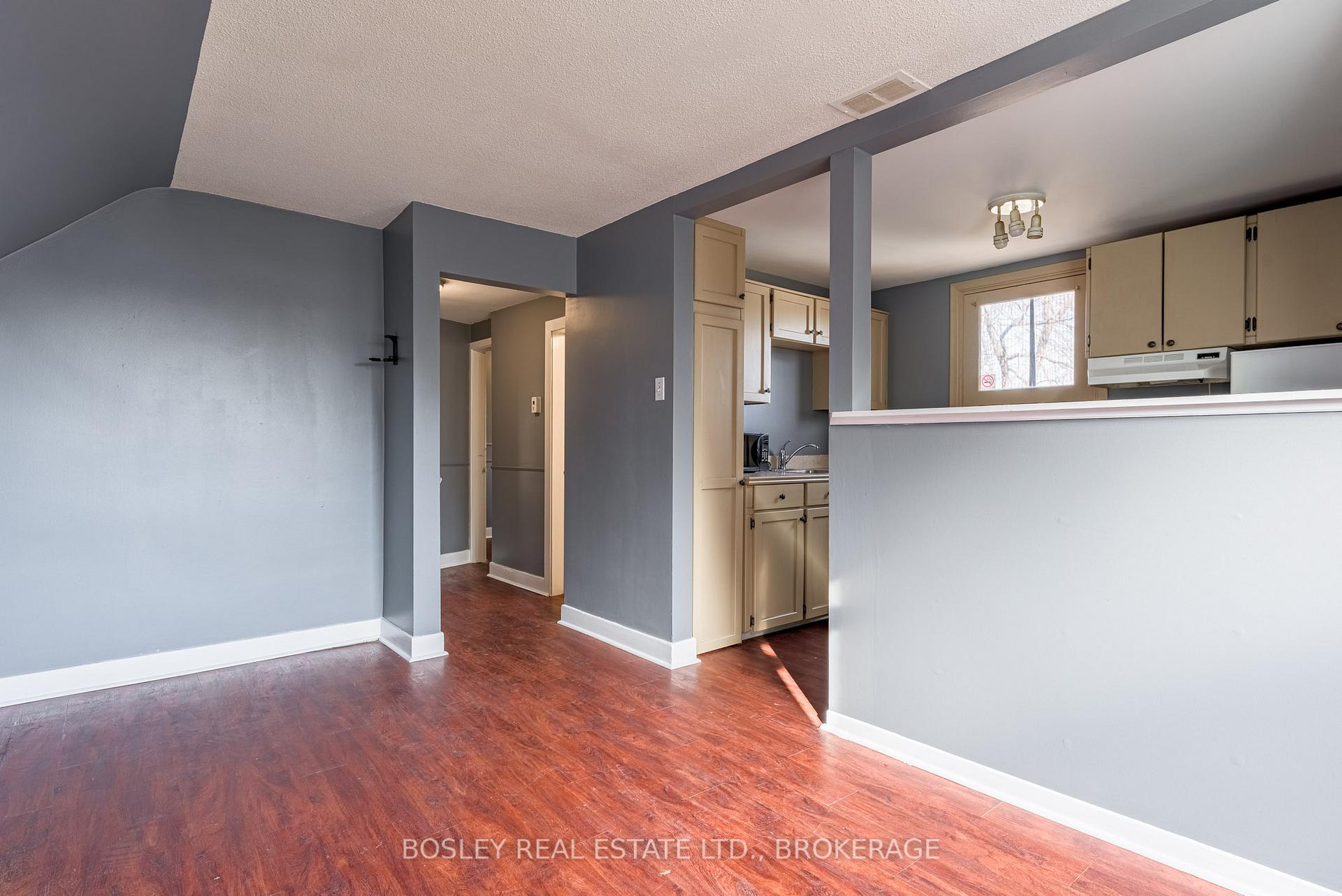 Photo 13 of 17 Mccalla Drive, St. Catharines, Fairview — HOMEH