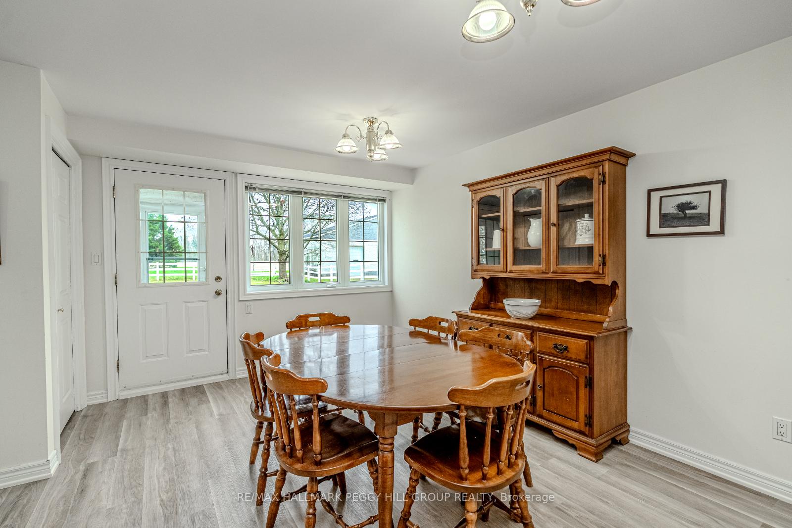 Photo 10 of 1331 Flos Road 3 E, Springwater, Rural Springwater — HOMEH