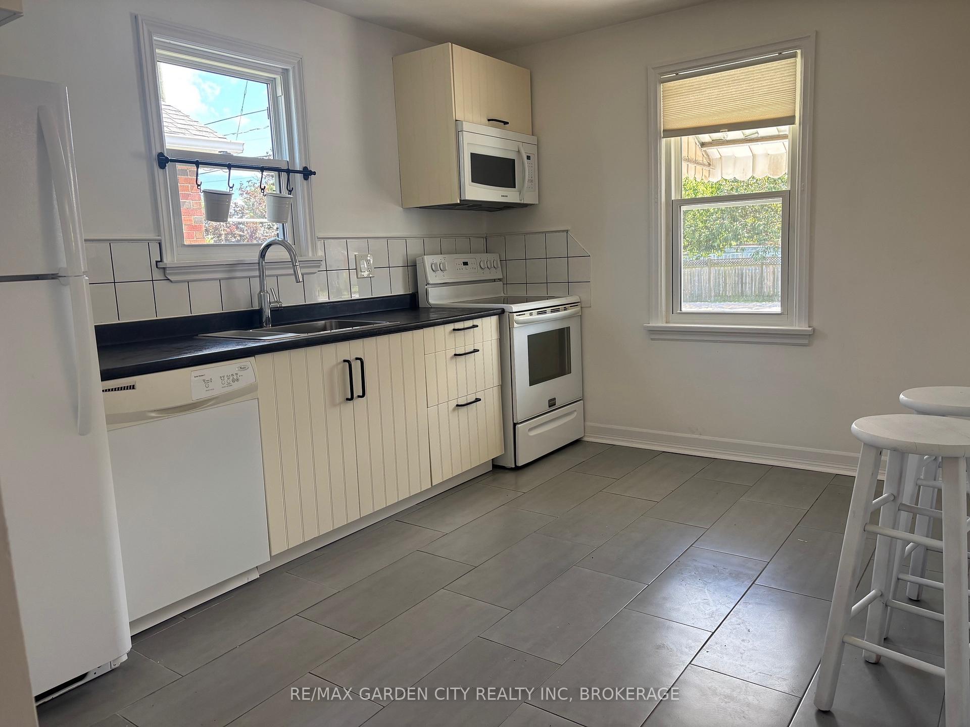 Photo 8 of Unit MAIN FLOOR, 88 St. Davids Road, St. Catharines, Burleigh Hill — HOMEH