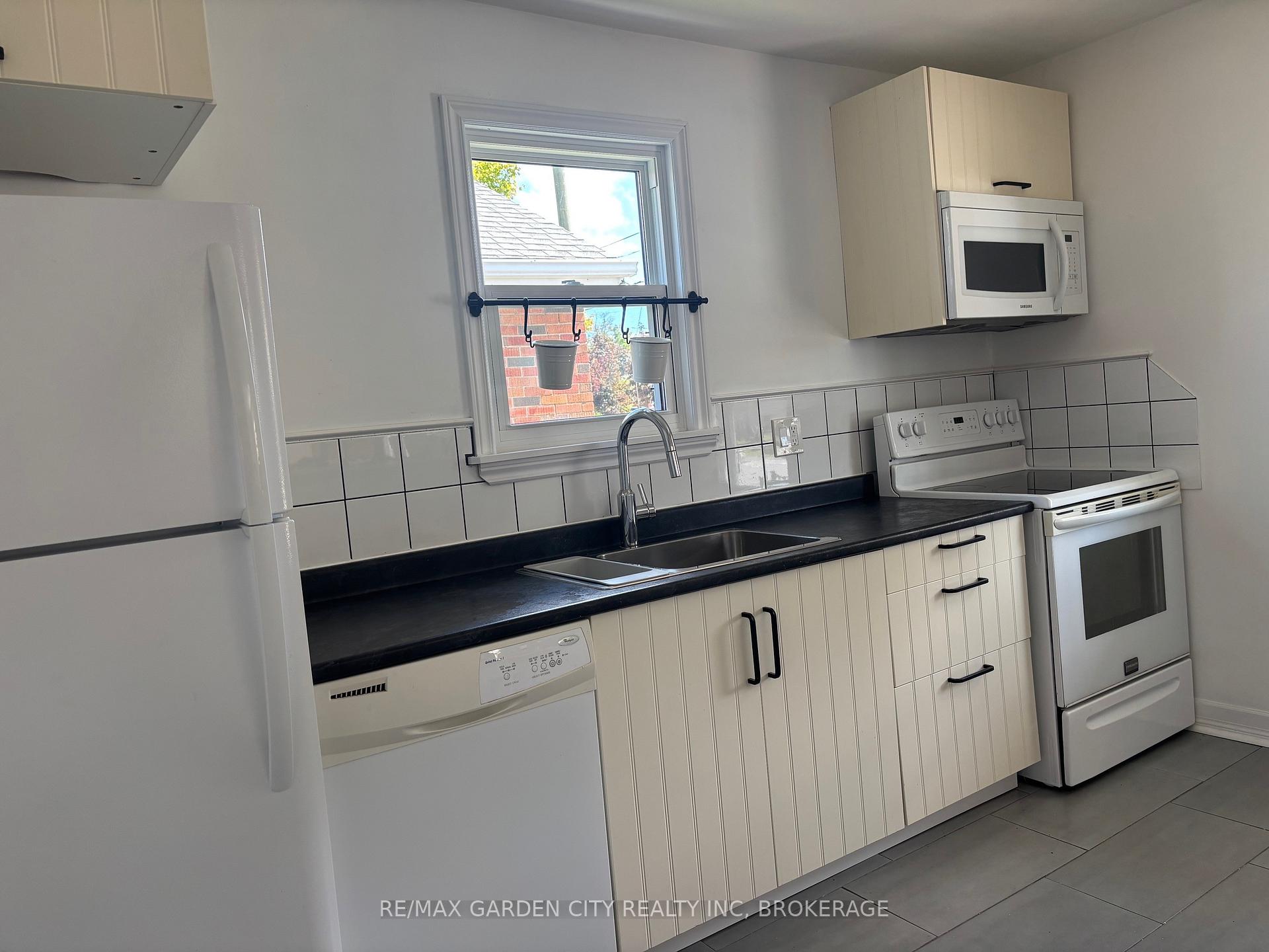 Photo 10 of Unit MAIN FLOOR, 88 St. Davids Road, St. Catharines, Burleigh Hill — HOMEH