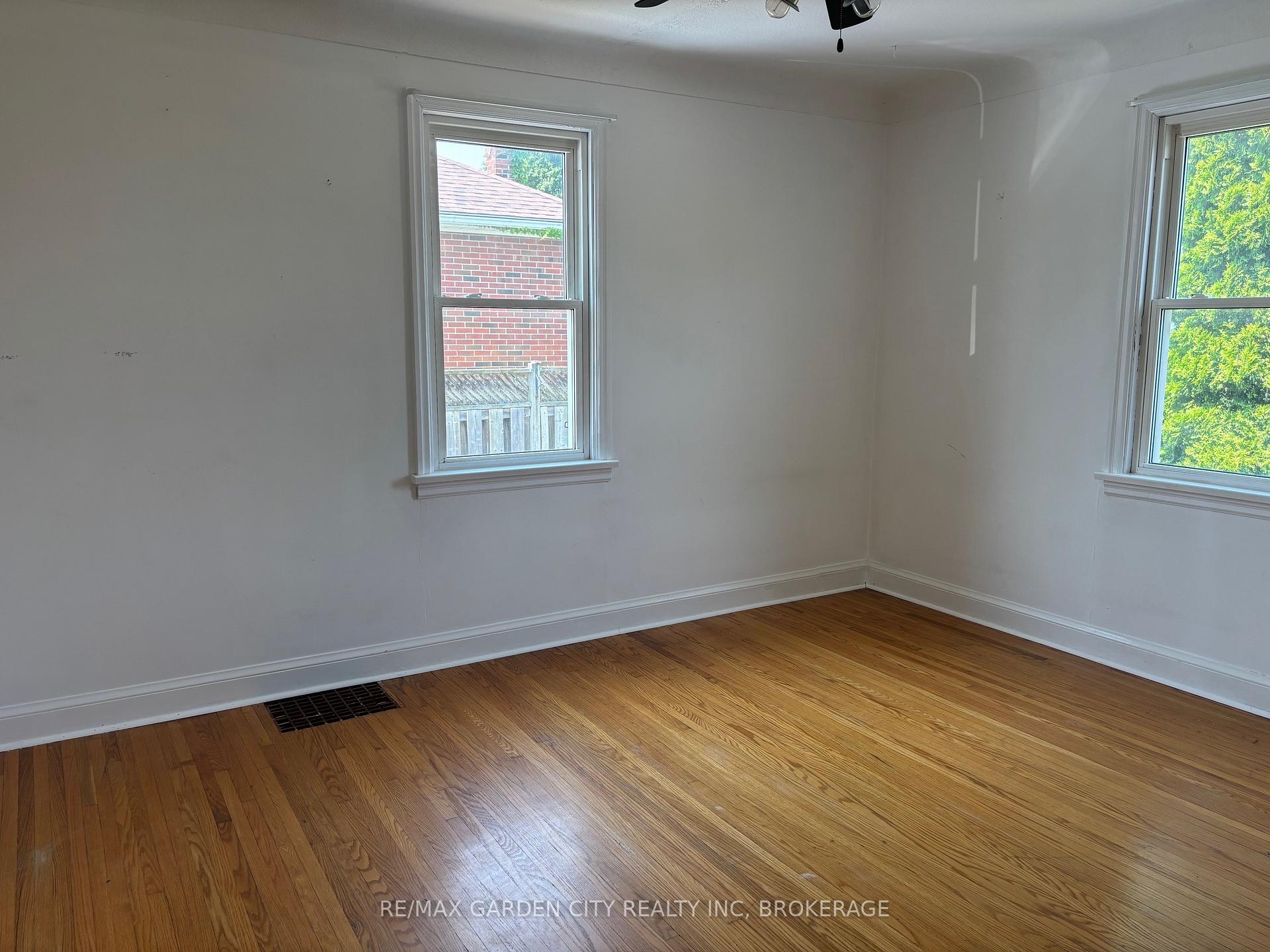 Photo 12 of Unit MAIN FLOOR, 88 St. Davids Road, St. Catharines, Burleigh Hill — HOMEH