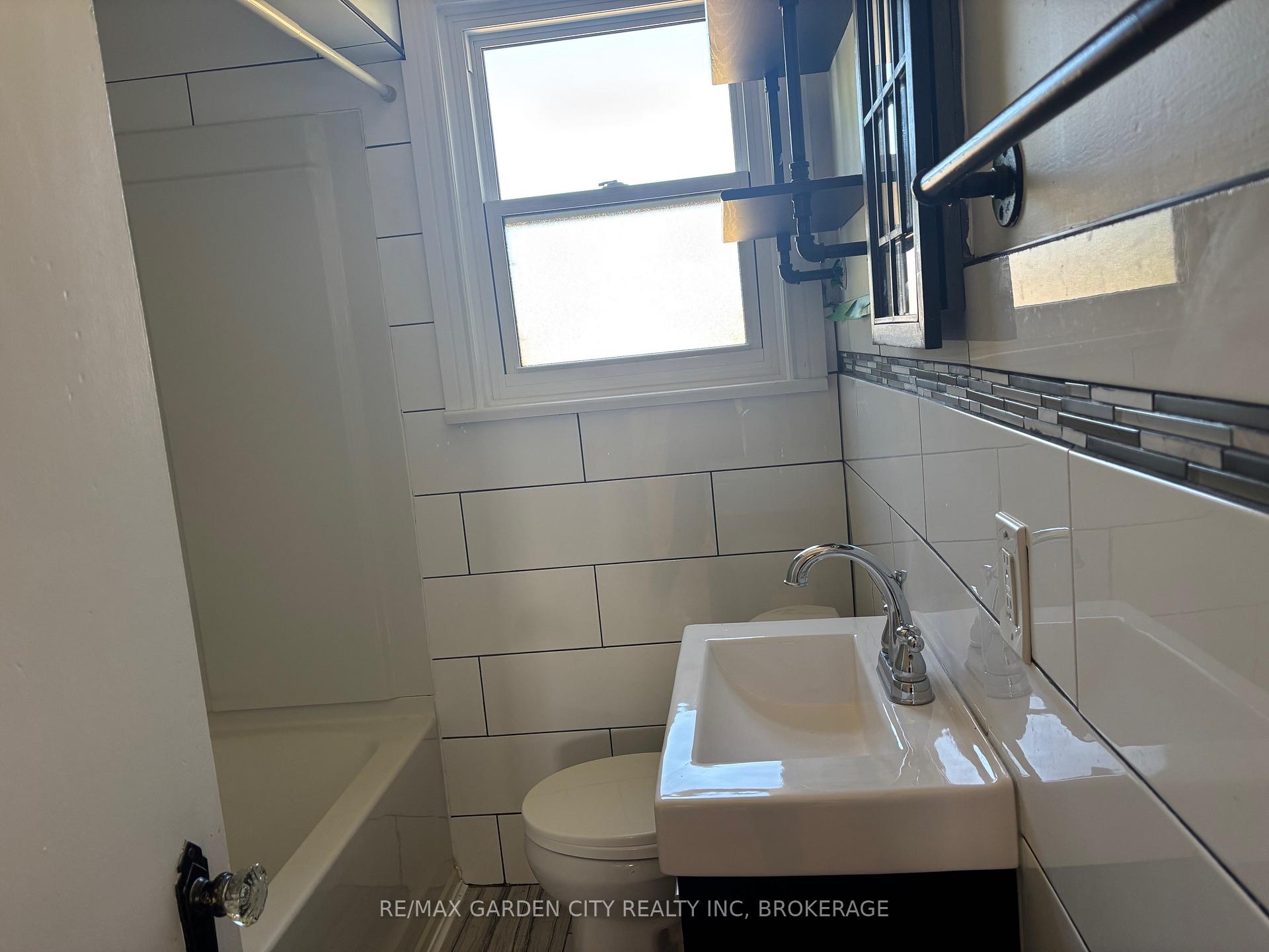 Photo 14 of Unit MAIN FLOOR, 88 St. Davids Road, St. Catharines, Burleigh Hill — HOMEH