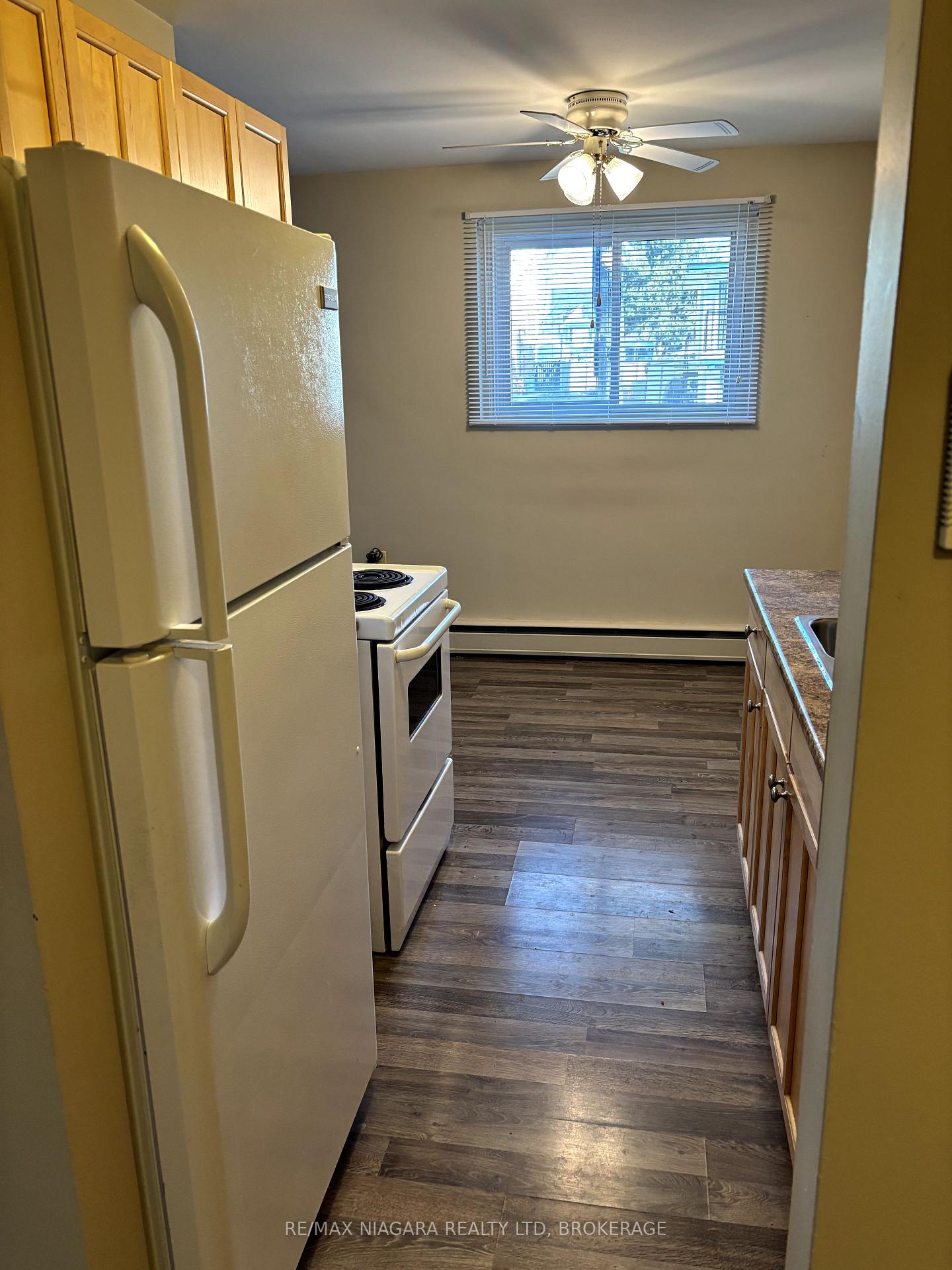 Photo 4 of 17 Simcoe Street, St. Catharines, Port Dalhousie — HOMEH