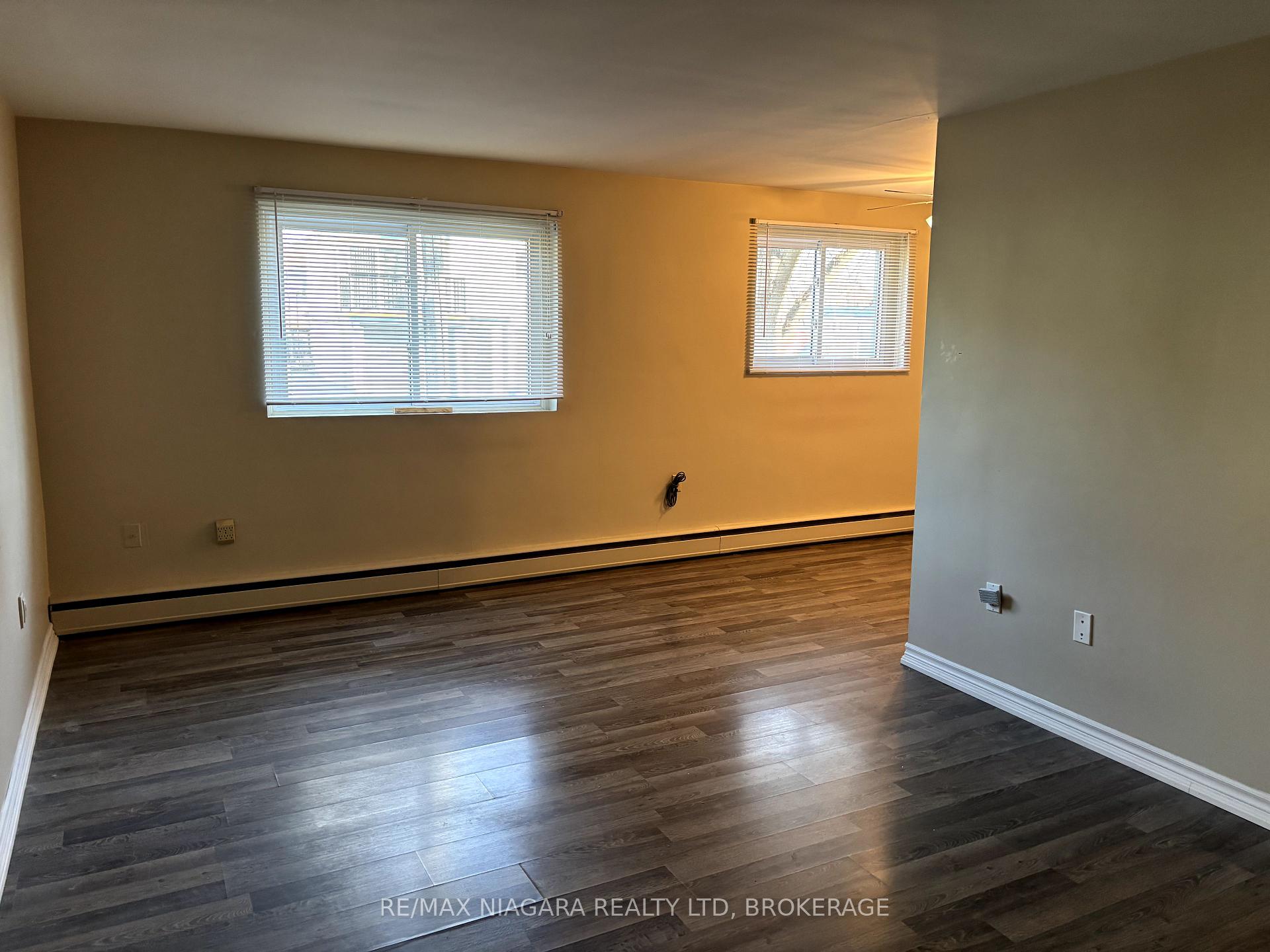 Photo 8 of 17 Simcoe Street, St. Catharines, Port Dalhousie — HOMEH