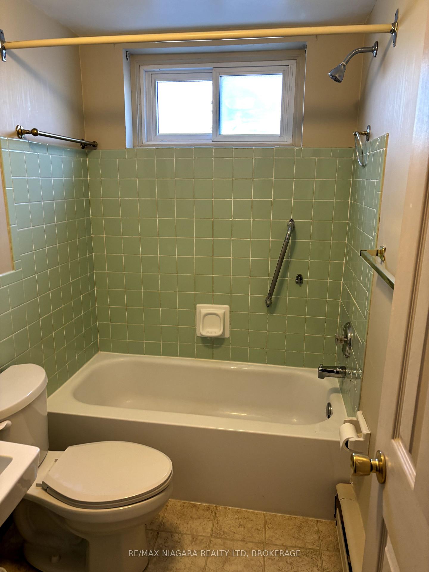 Photo 11 of 17 Simcoe Street, St. Catharines, Port Dalhousie — HOMEH