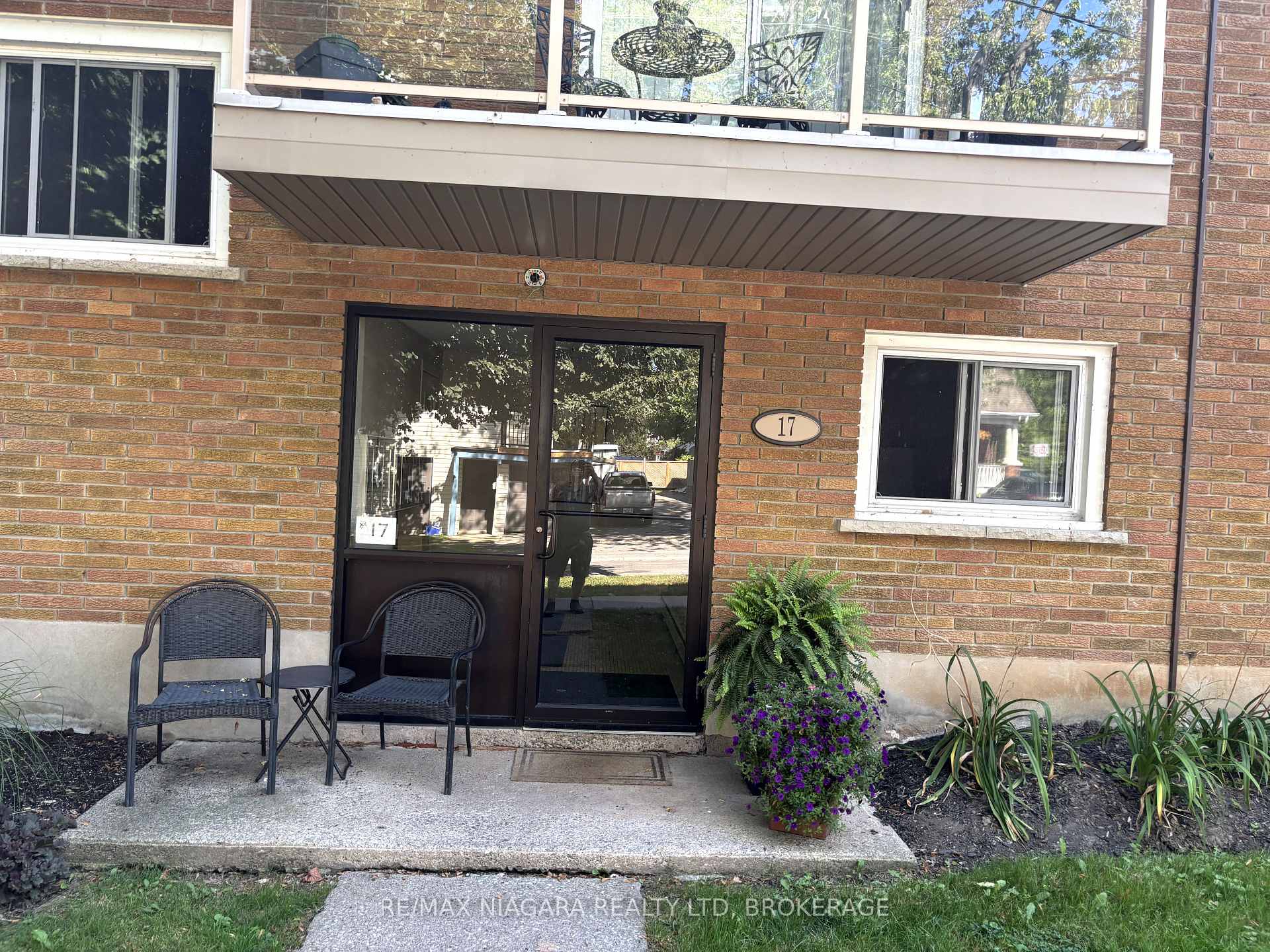 Photo 12 of 17 Simcoe Street, St. Catharines, Port Dalhousie — HOMEH