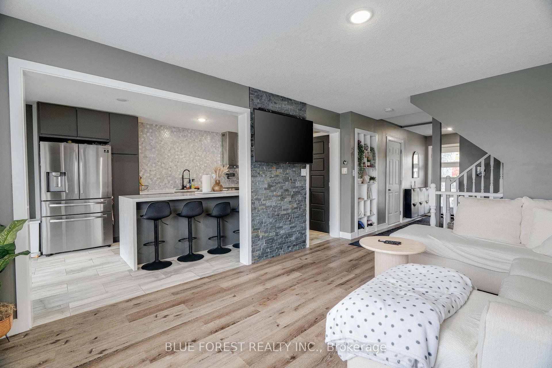 Photo 4 of 24 Peach Tree Boulevard, St. Thomas — HOMEH
