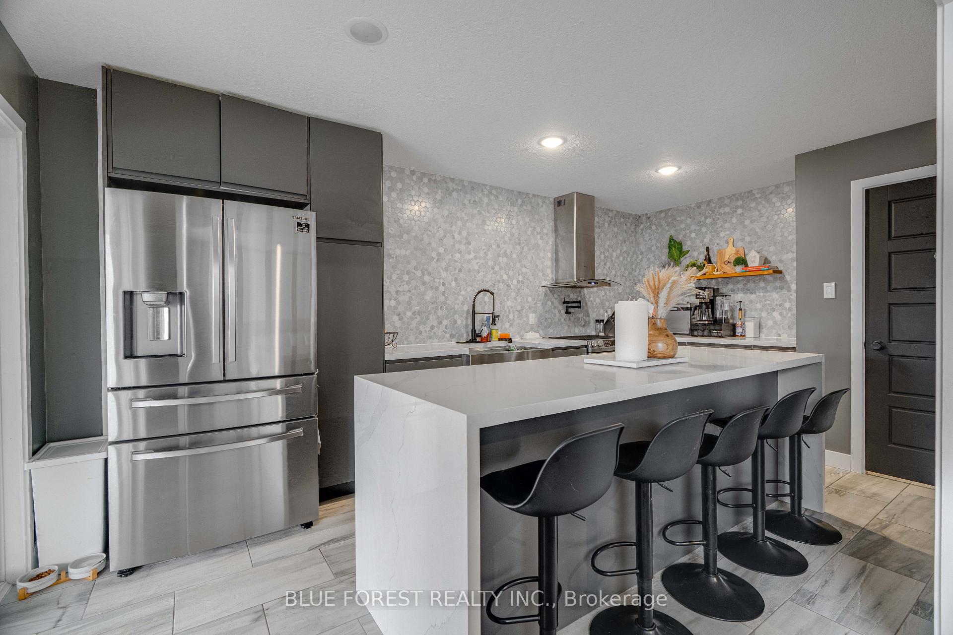 Photo 6 of 24 Peach Tree Boulevard, St. Thomas — HOMEH