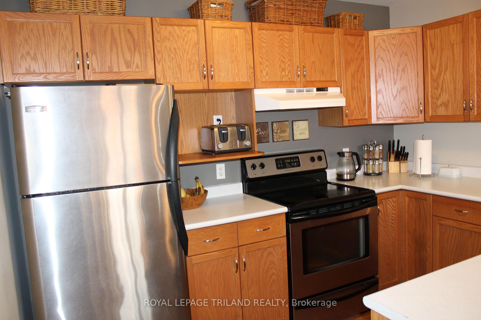 Photo 5 of 43 Axford Parkway, St. Thomas — HOMEH