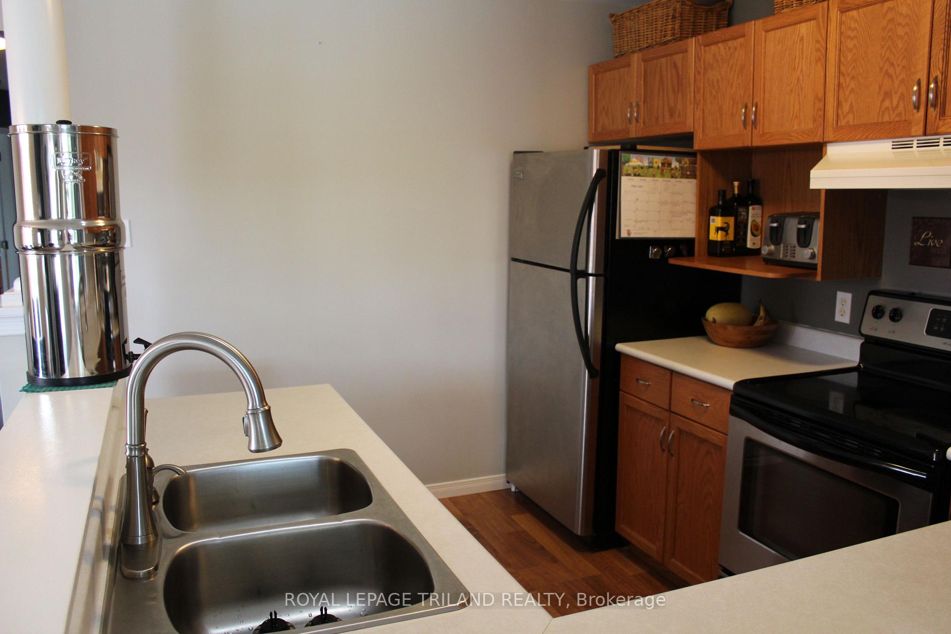 Photo 6 of 43 Axford Parkway, St. Thomas — HOMEH