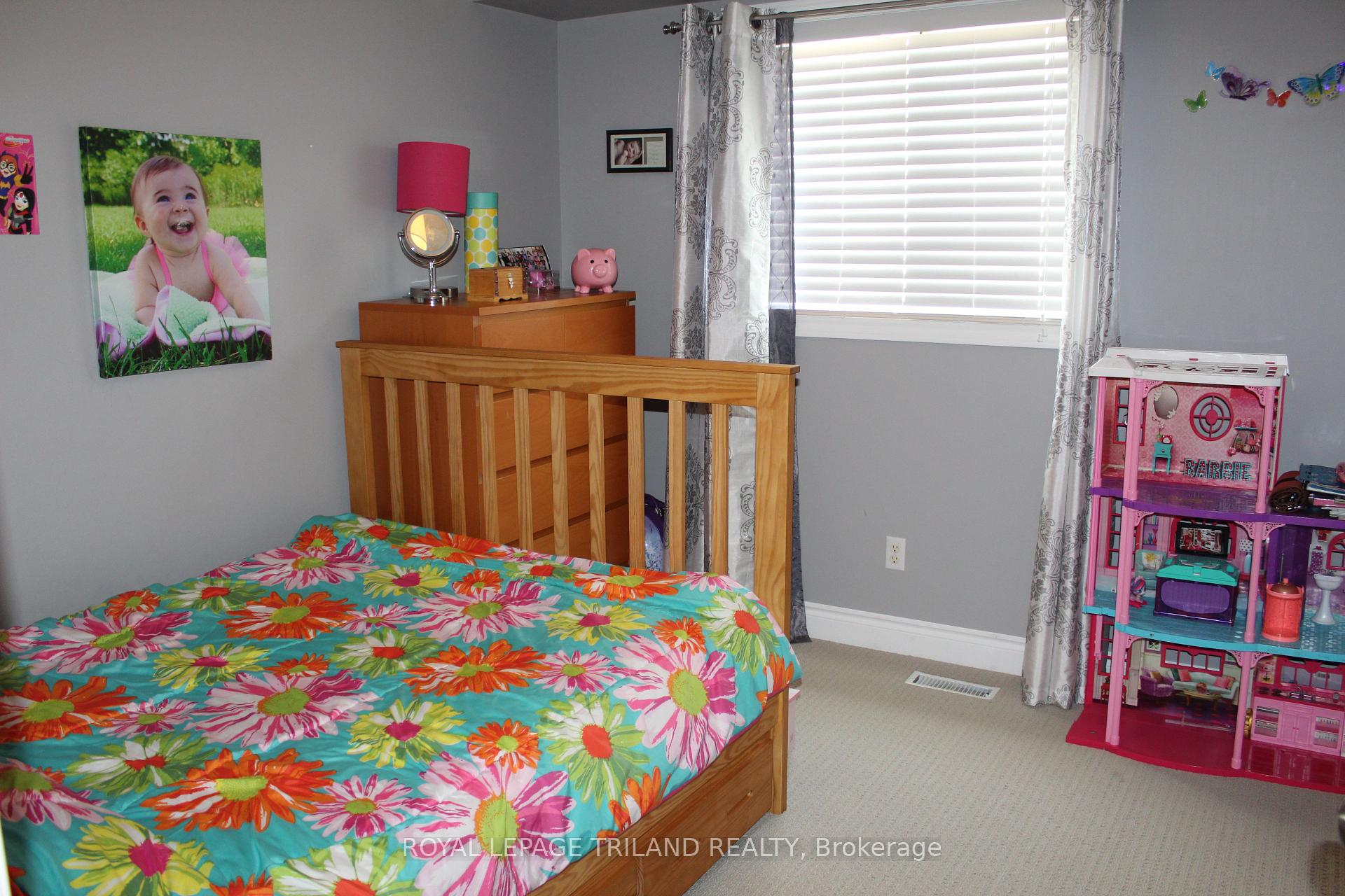 Photo 10 of 43 Axford Parkway, St. Thomas — HOMEH
