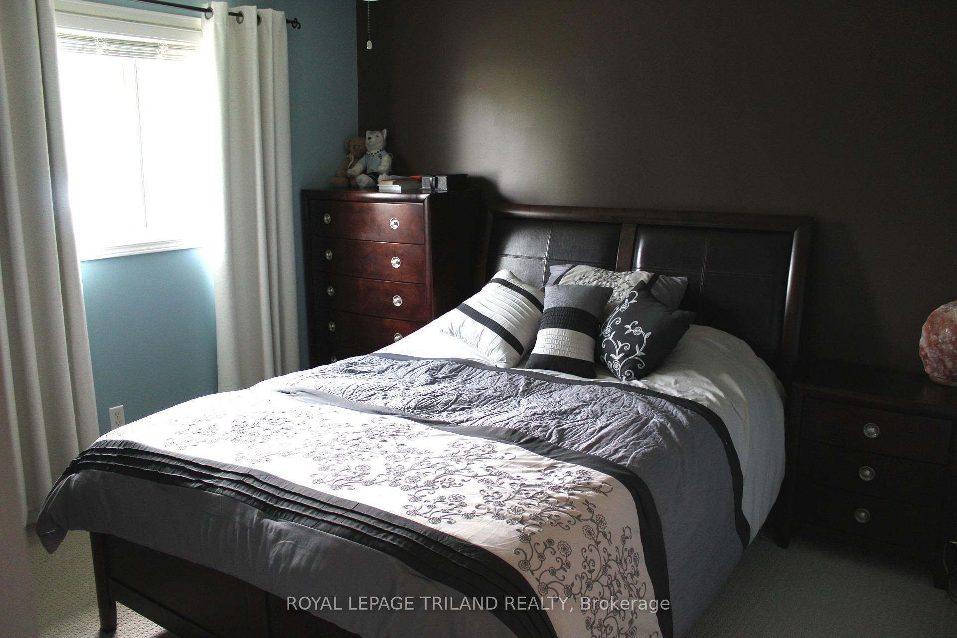 Photo 12 of 43 Axford Parkway, St. Thomas — HOMEH