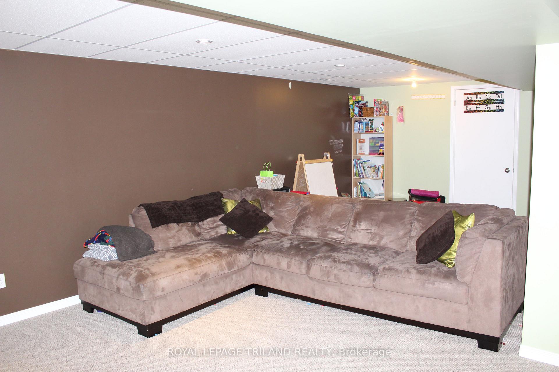 Photo 15 of 43 Axford Parkway, St. Thomas — HOMEH