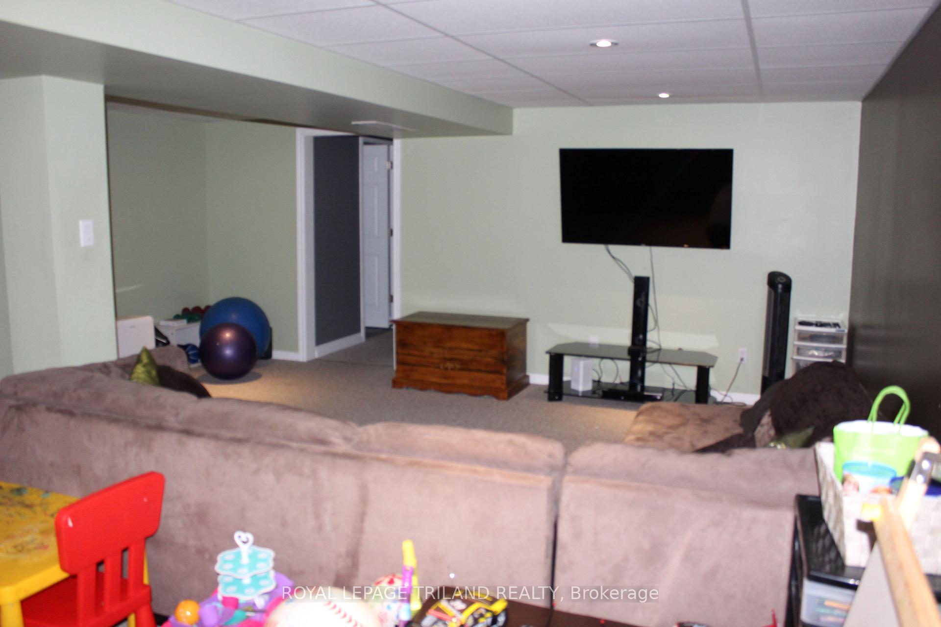 Photo 16 of 43 Axford Parkway, St. Thomas — HOMEH