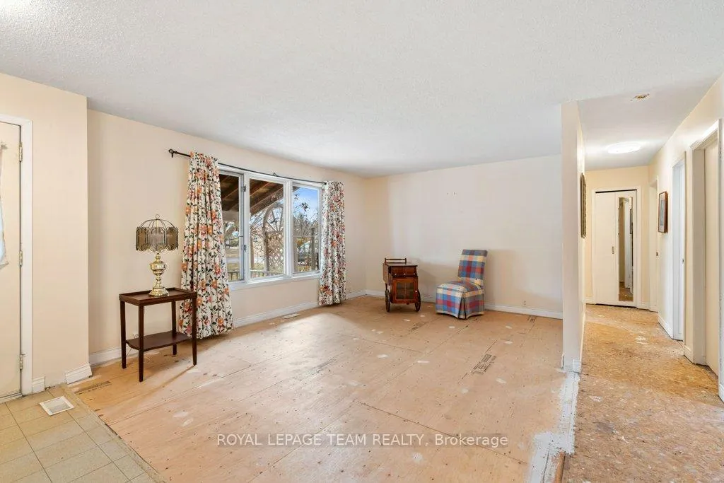 Photo 10 of 504 Quart Court, North Dundas, Winchester — HOMEH