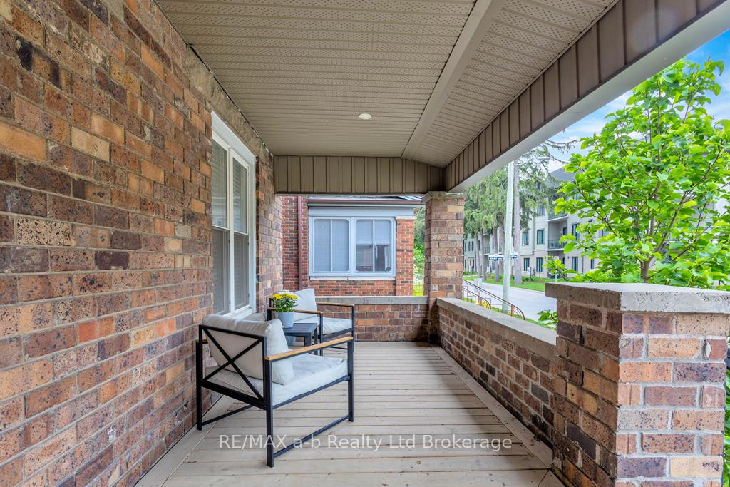 Photo 3 of 33 Stanley Street, St. Thomas — HOMEH