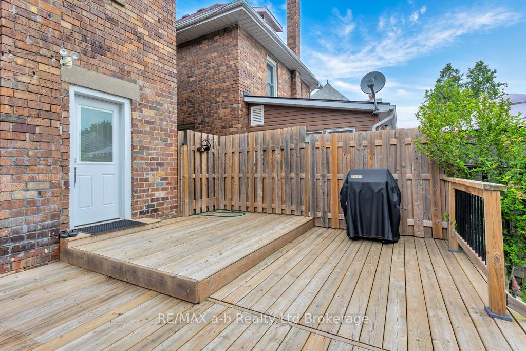 Photo 5 of 33 Stanley Street, St. Thomas — HOMEH