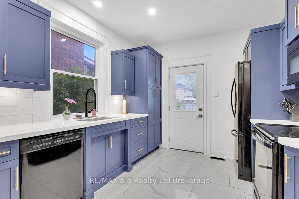 Photo 8 of 33 Stanley Street, St. Thomas — HOMEH