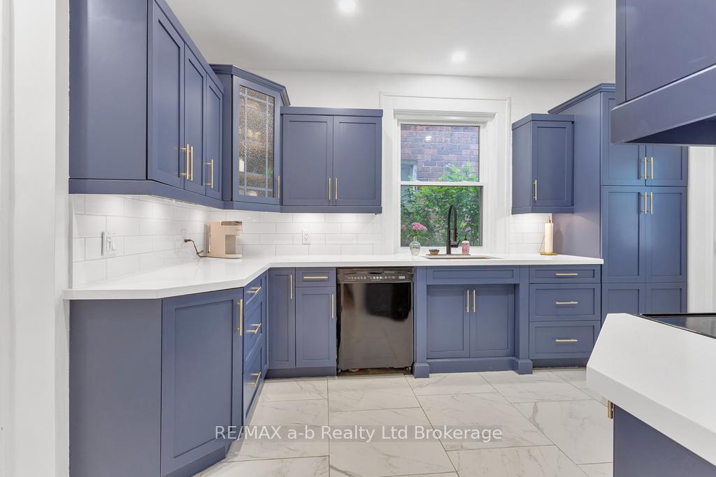 Photo 10 of 33 Stanley Street, St. Thomas — HOMEH