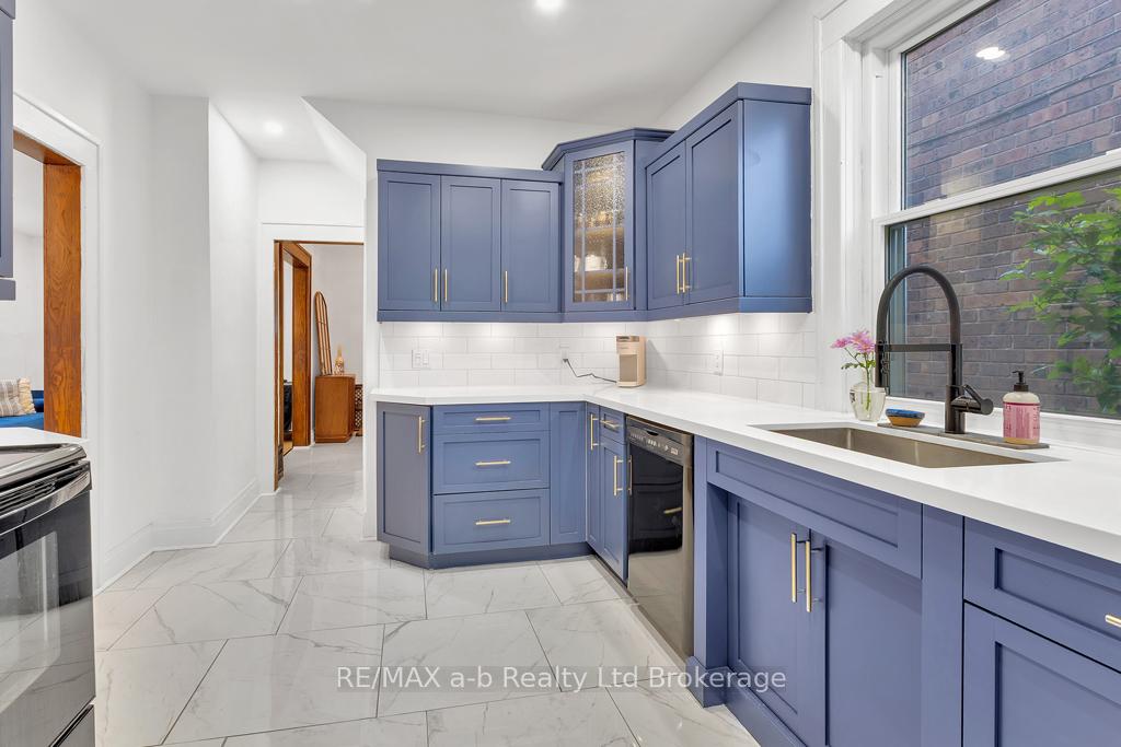 Photo 11 of 33 Stanley Street, St. Thomas — HOMEH