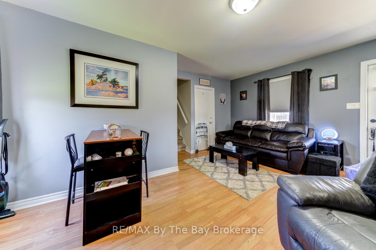 Photo 12 of 16 Yonge Street N, Springwater, Elmvale — HOMEH