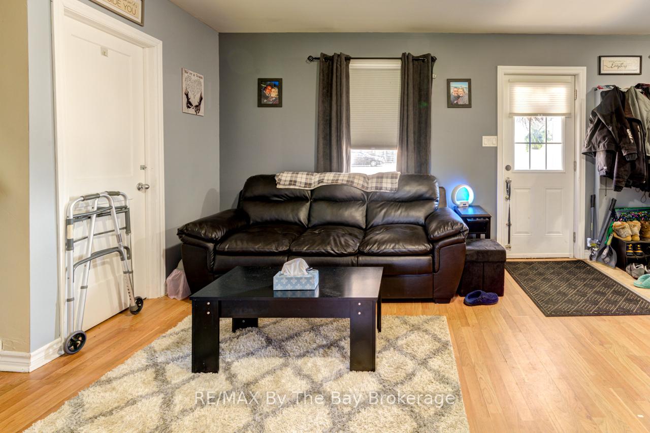 Photo 13 of 16 Yonge Street N, Springwater, Elmvale — HOMEH