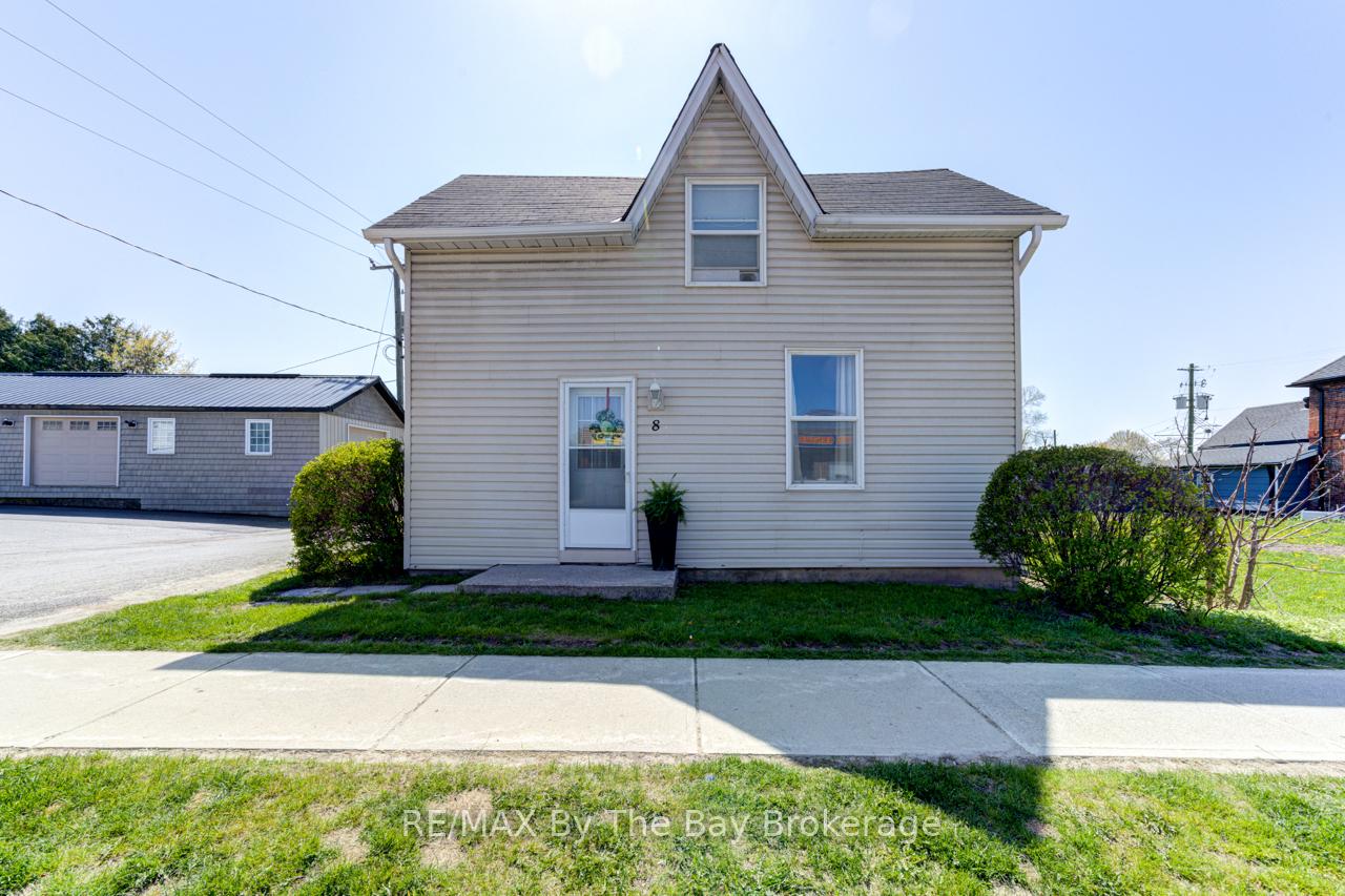 Photo 20 of 16 Yonge Street N, Springwater, Elmvale — HOMEH