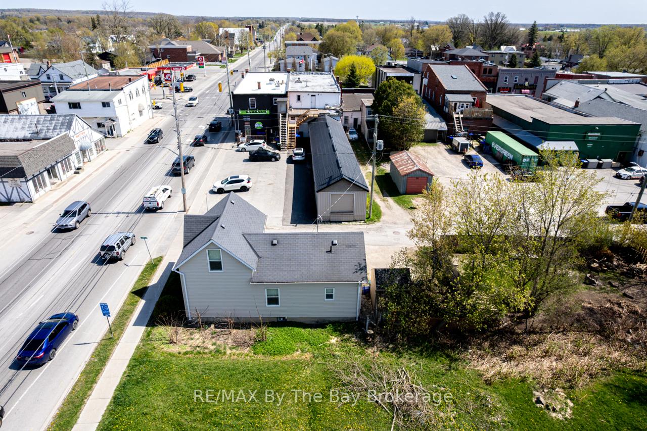Photo 25 of 16 Yonge Street N, Springwater, Elmvale — HOMEH