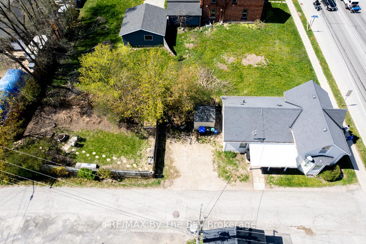 Photo 26 of 16 Yonge Street N, Springwater, Elmvale — HOMEH