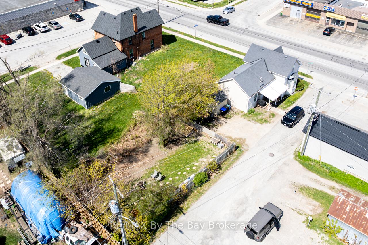 Photo 28 of 16 Yonge Street N, Springwater, Elmvale — HOMEH