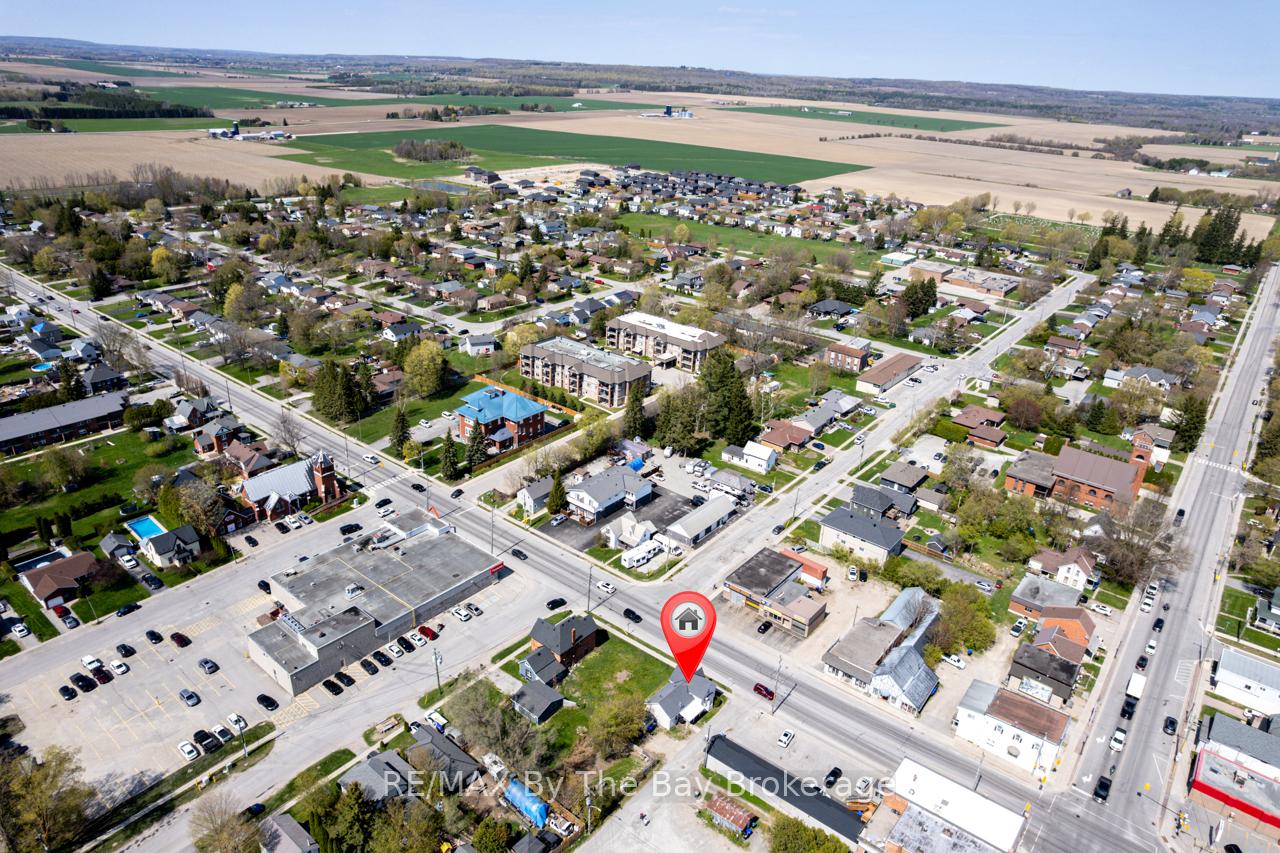 Photo 36 of 16 Yonge Street N, Springwater, Elmvale — HOMEH