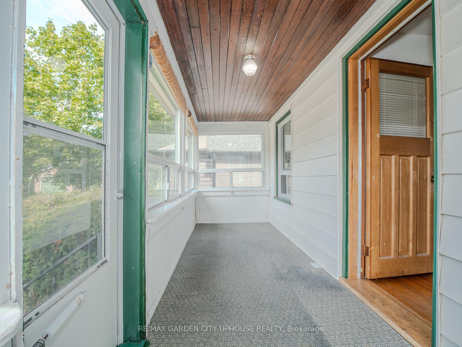 Photo 2 of 42 Grantham Avenue S, St. Catharines, E. Chester — HOMEH