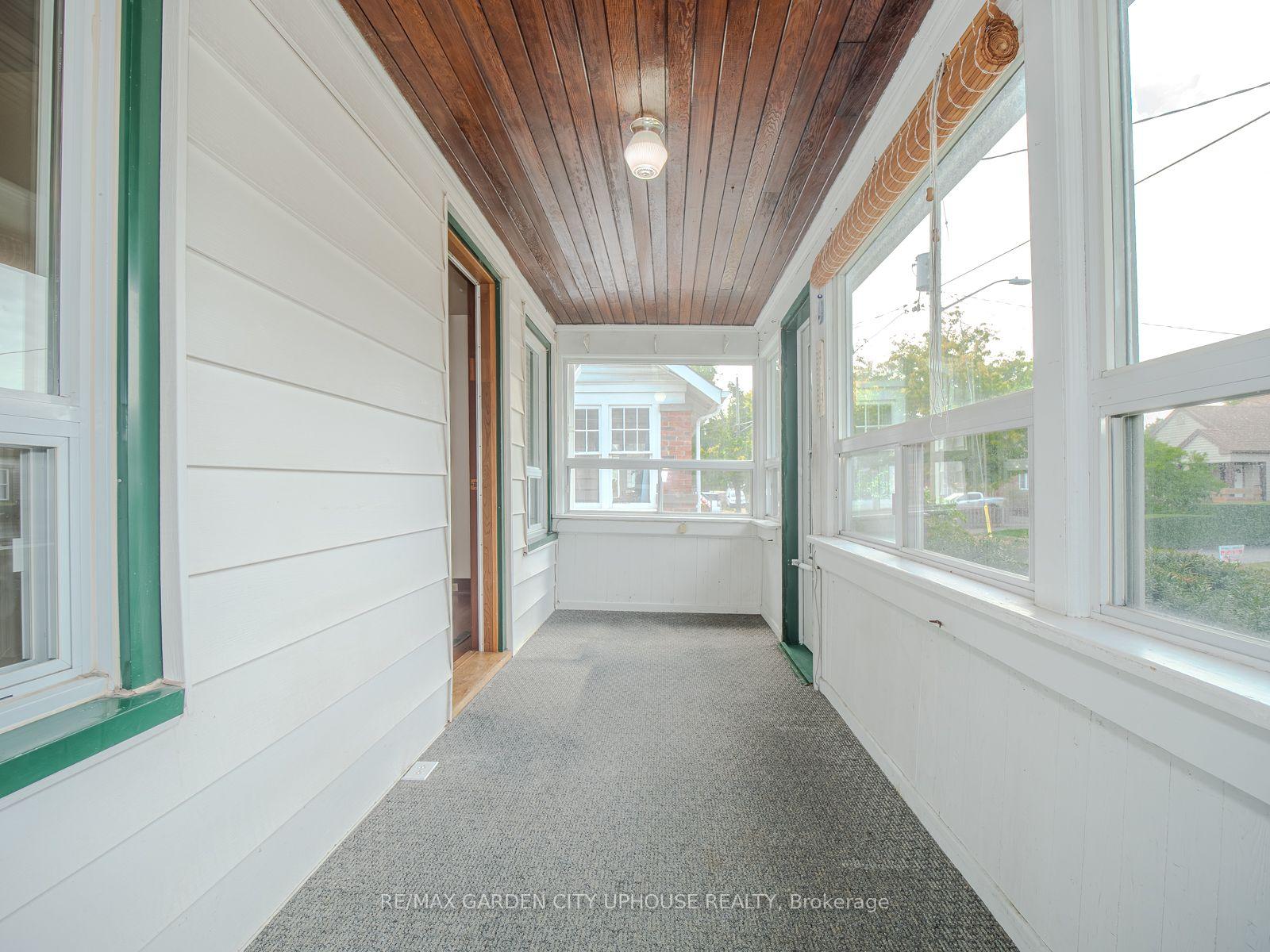 Photo 3 of 42 Grantham Avenue S, St. Catharines, E. Chester — HOMEH