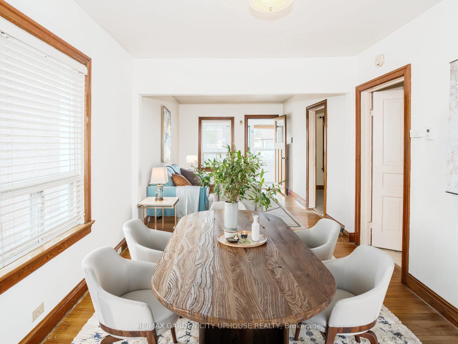 Photo 5 of 42 Grantham Avenue S, St. Catharines, E. Chester — HOMEH