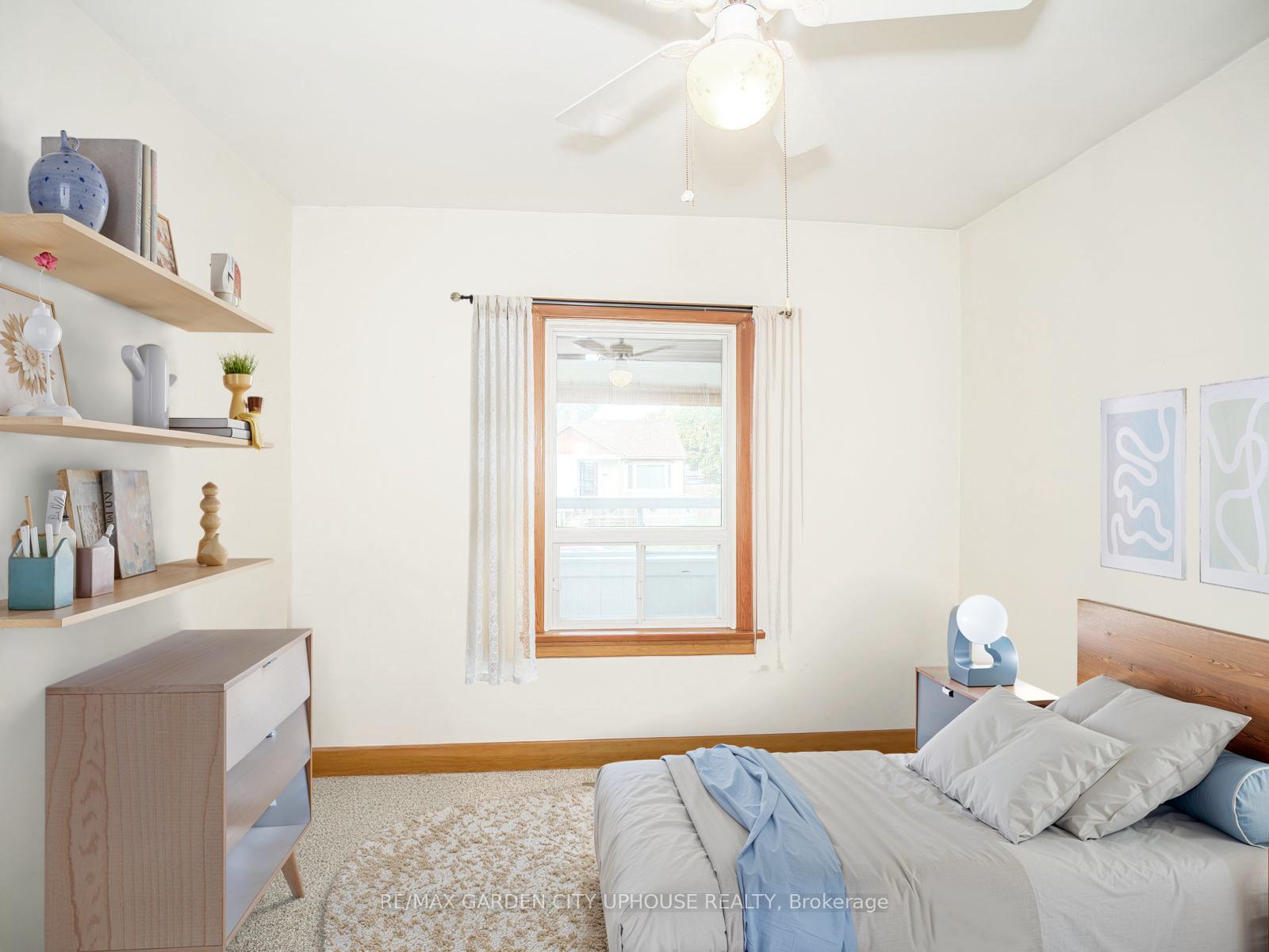 Photo 6 of 42 Grantham Avenue S, St. Catharines, E. Chester — HOMEH
