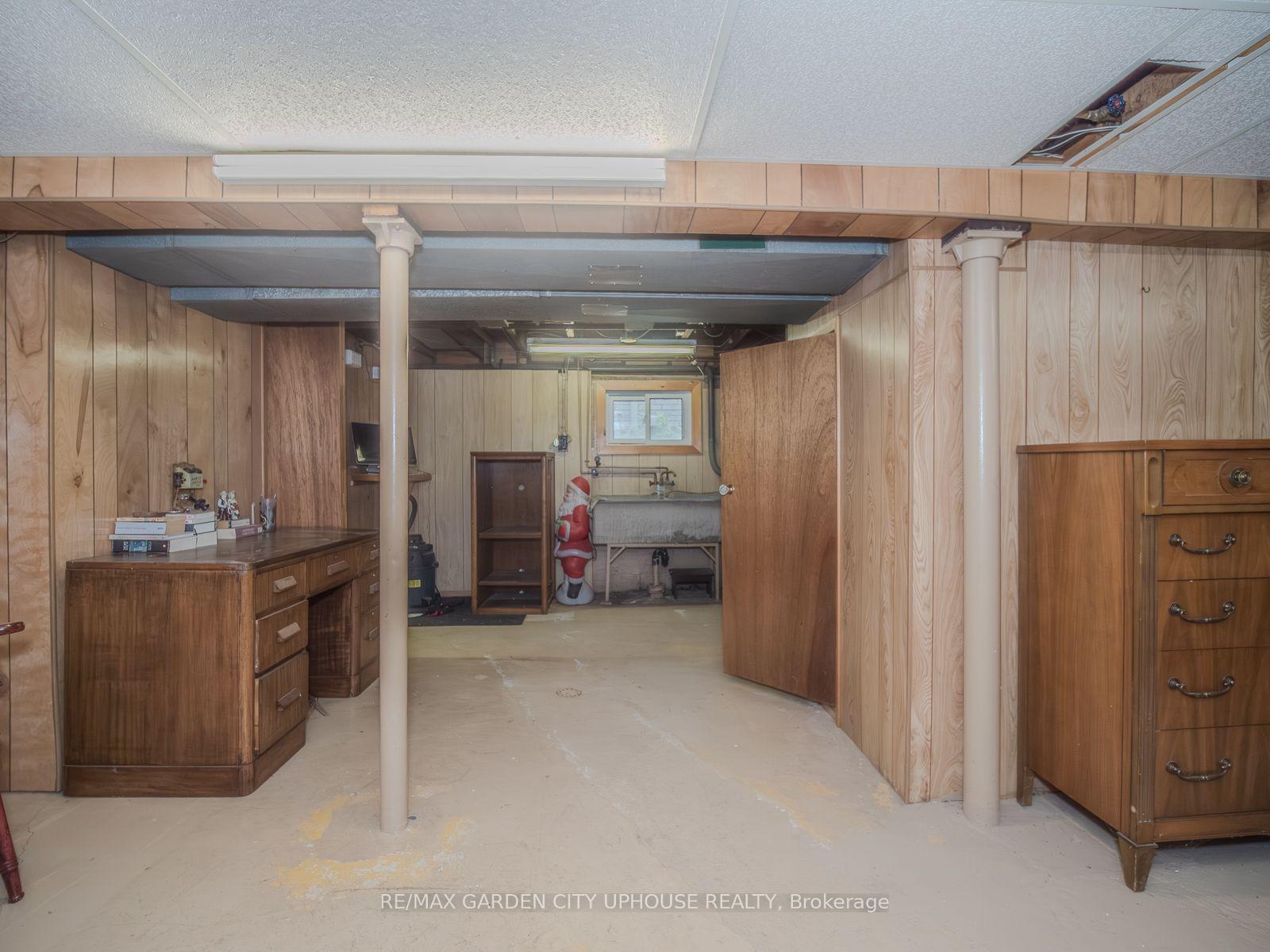 Photo 11 of 42 Grantham Avenue S, St. Catharines, E. Chester — HOMEH