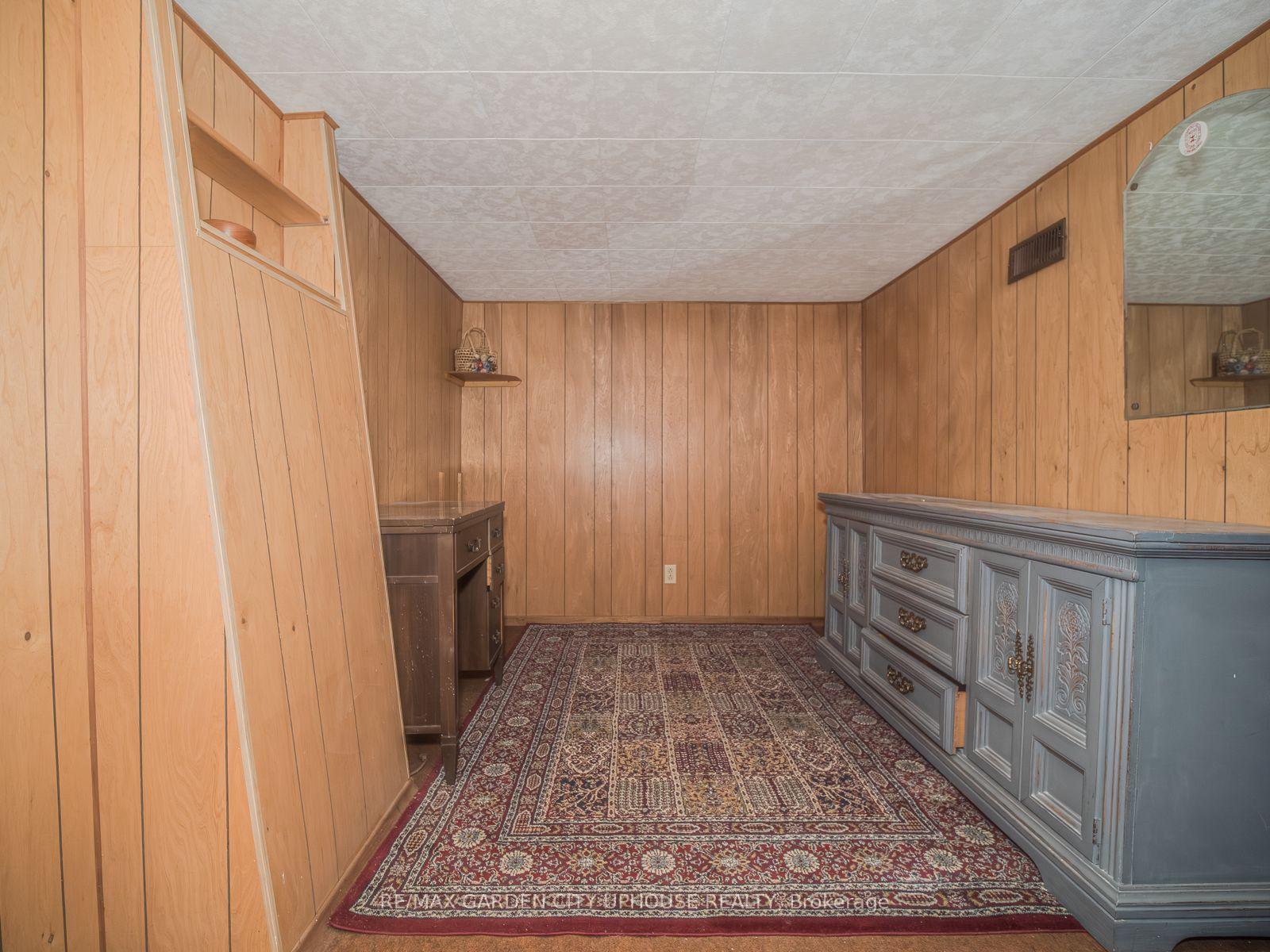 Photo 12 of 42 Grantham Avenue S, St. Catharines, E. Chester — HOMEH