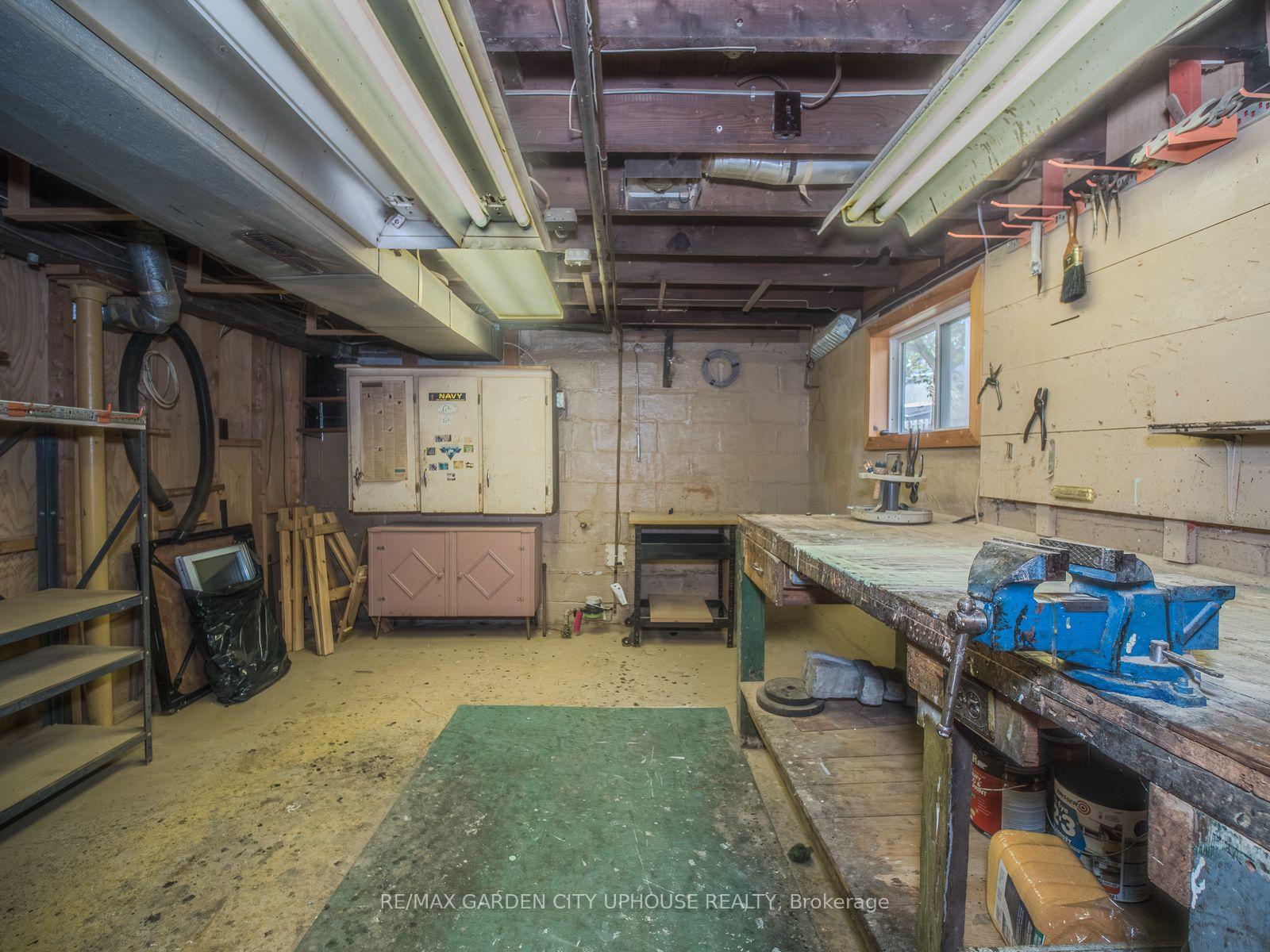 Photo 13 of 42 Grantham Avenue S, St. Catharines, E. Chester — HOMEH