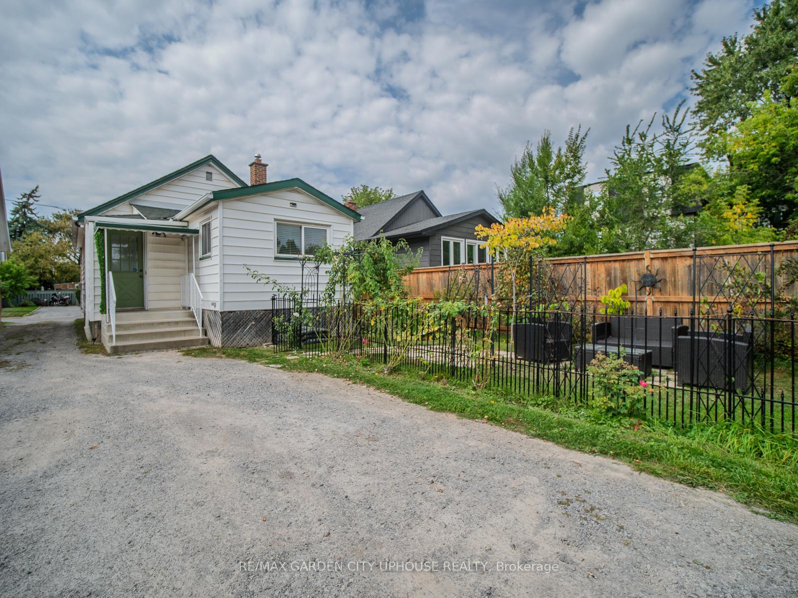 Photo 14 of 42 Grantham Avenue S, St. Catharines, E. Chester — HOMEH