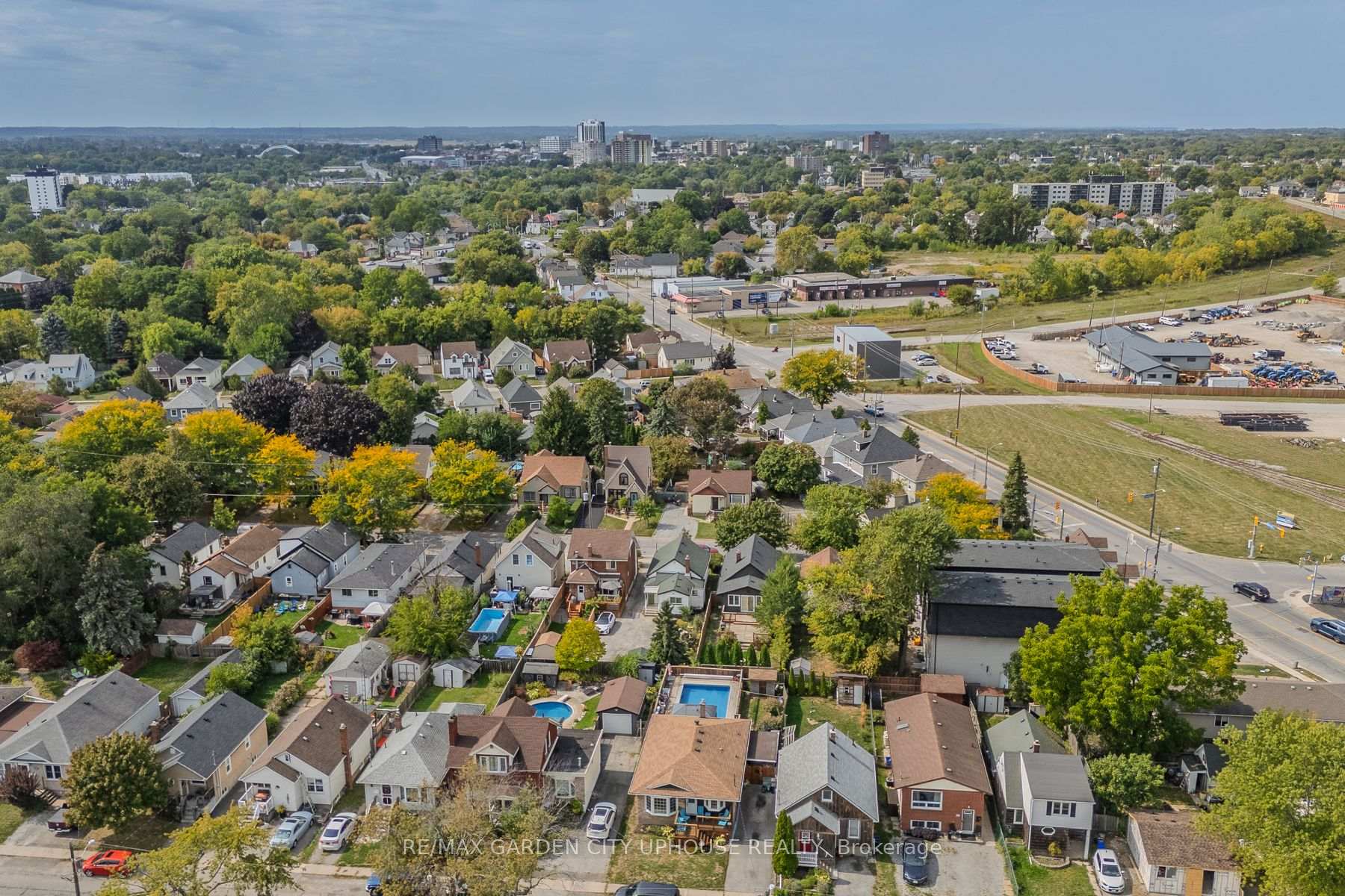Photo 20 of 42 Grantham Avenue S, St. Catharines, E. Chester — HOMEH