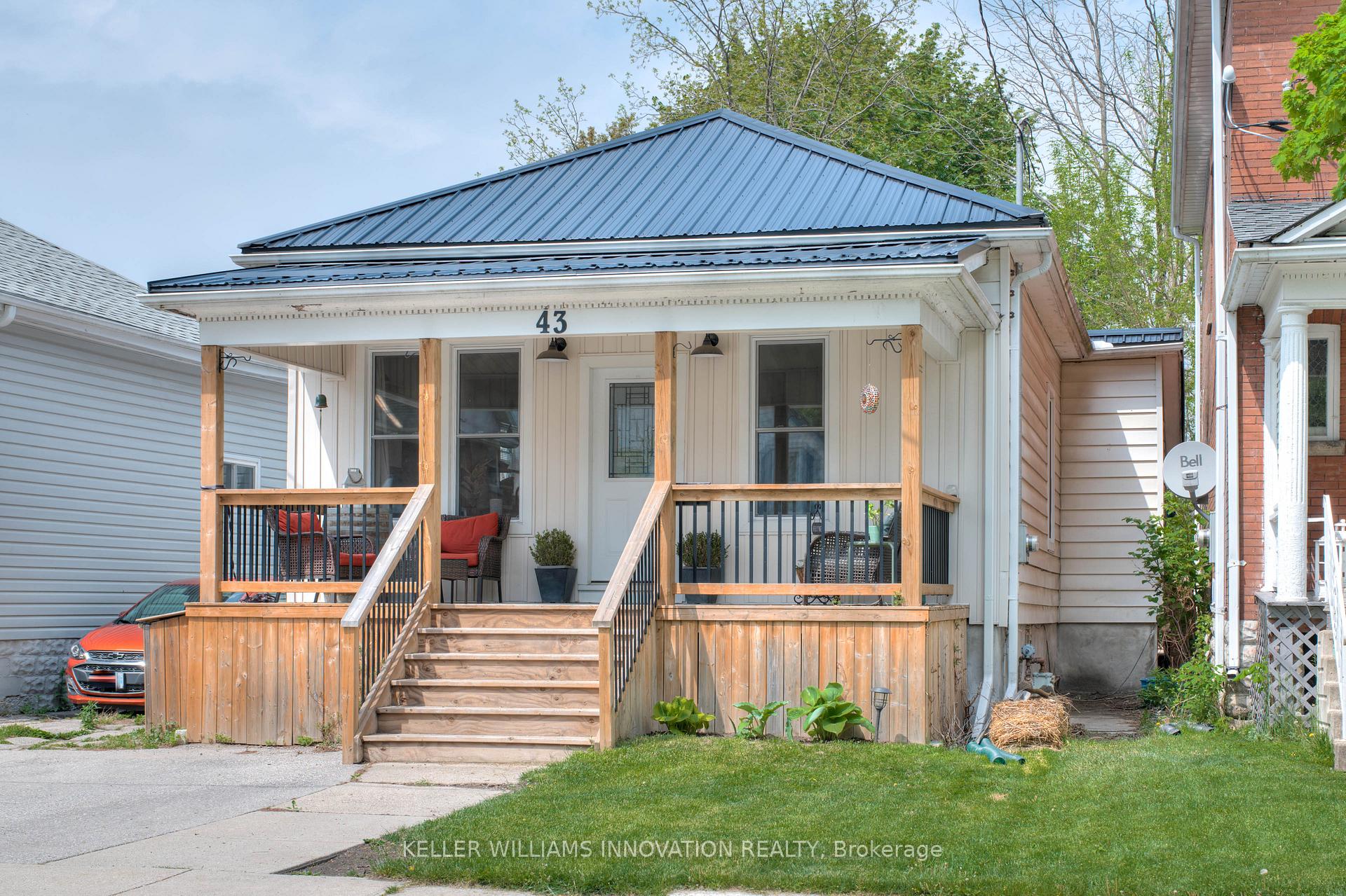 Photo 2 of 43 Elizabeth Street, St. Thomas — HOMEH