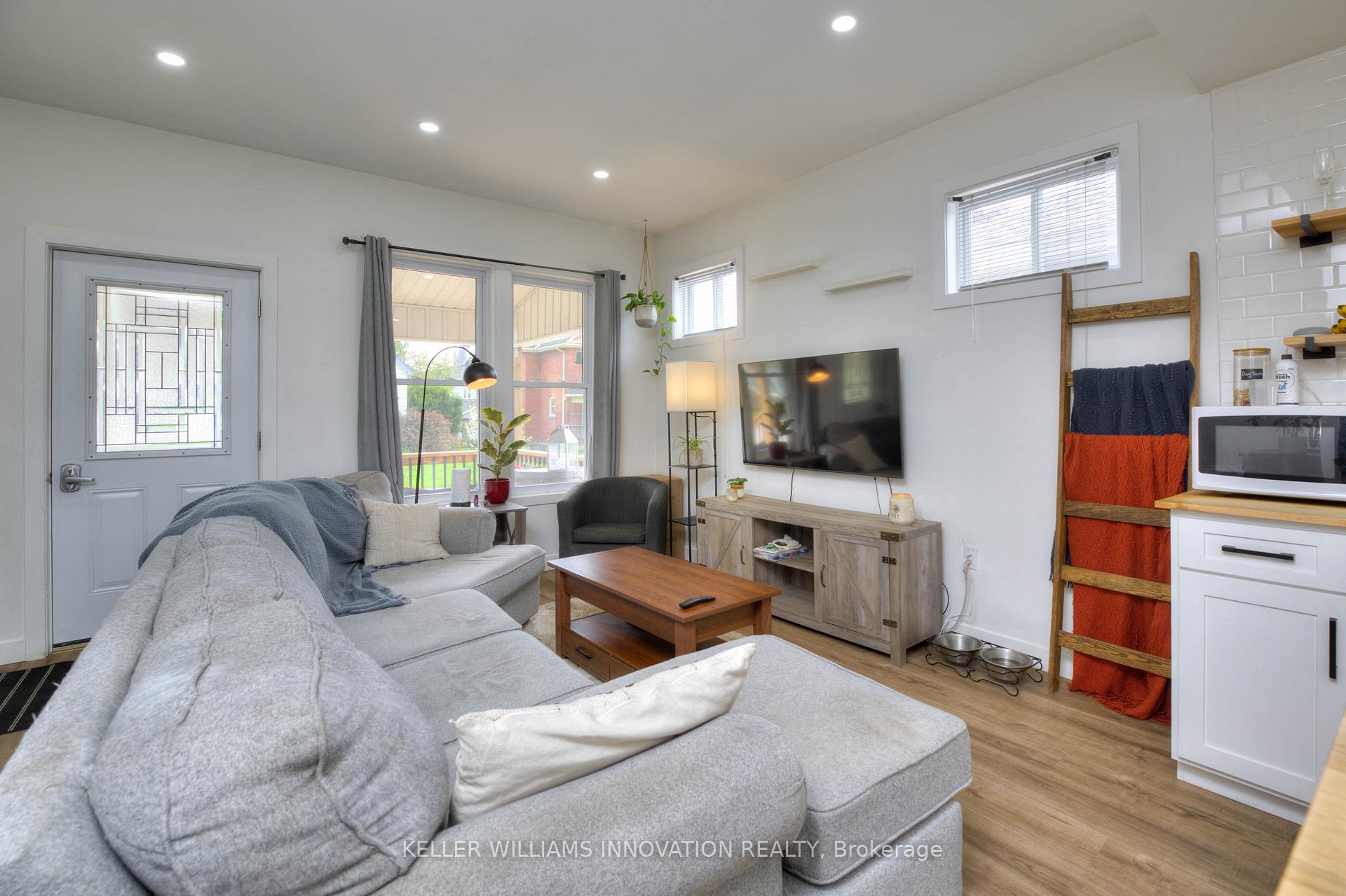 Photo 8 of 43 Elizabeth Street, St. Thomas — HOMEH