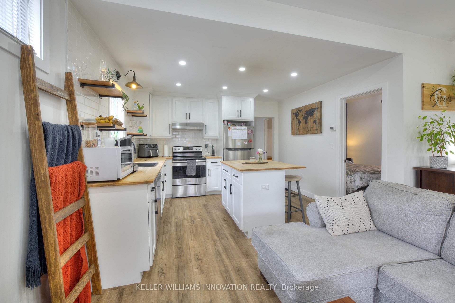 Photo 10 of 43 Elizabeth Street, St. Thomas — HOMEH