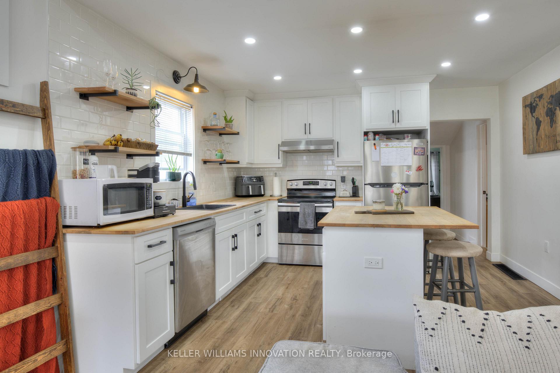 Photo 11 of 43 Elizabeth Street, St. Thomas — HOMEH